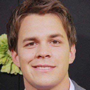 johnny simmons|johnny simmons age.